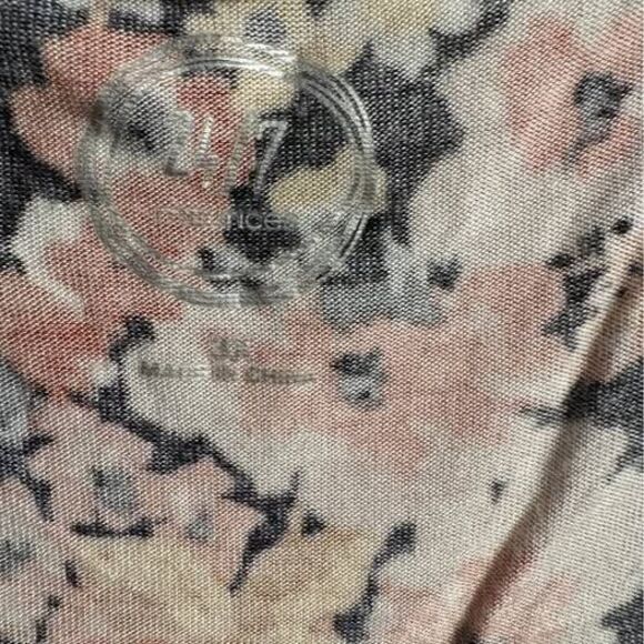 24/7 maurices Black Floral V-Neck Tank Top shirt 3x Womens plus size xxxl - Picture 3 of 4